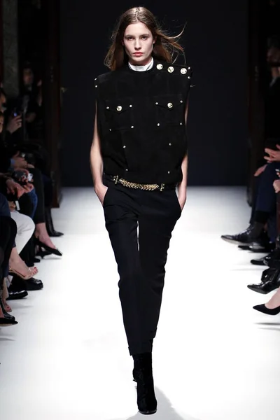 Look 25